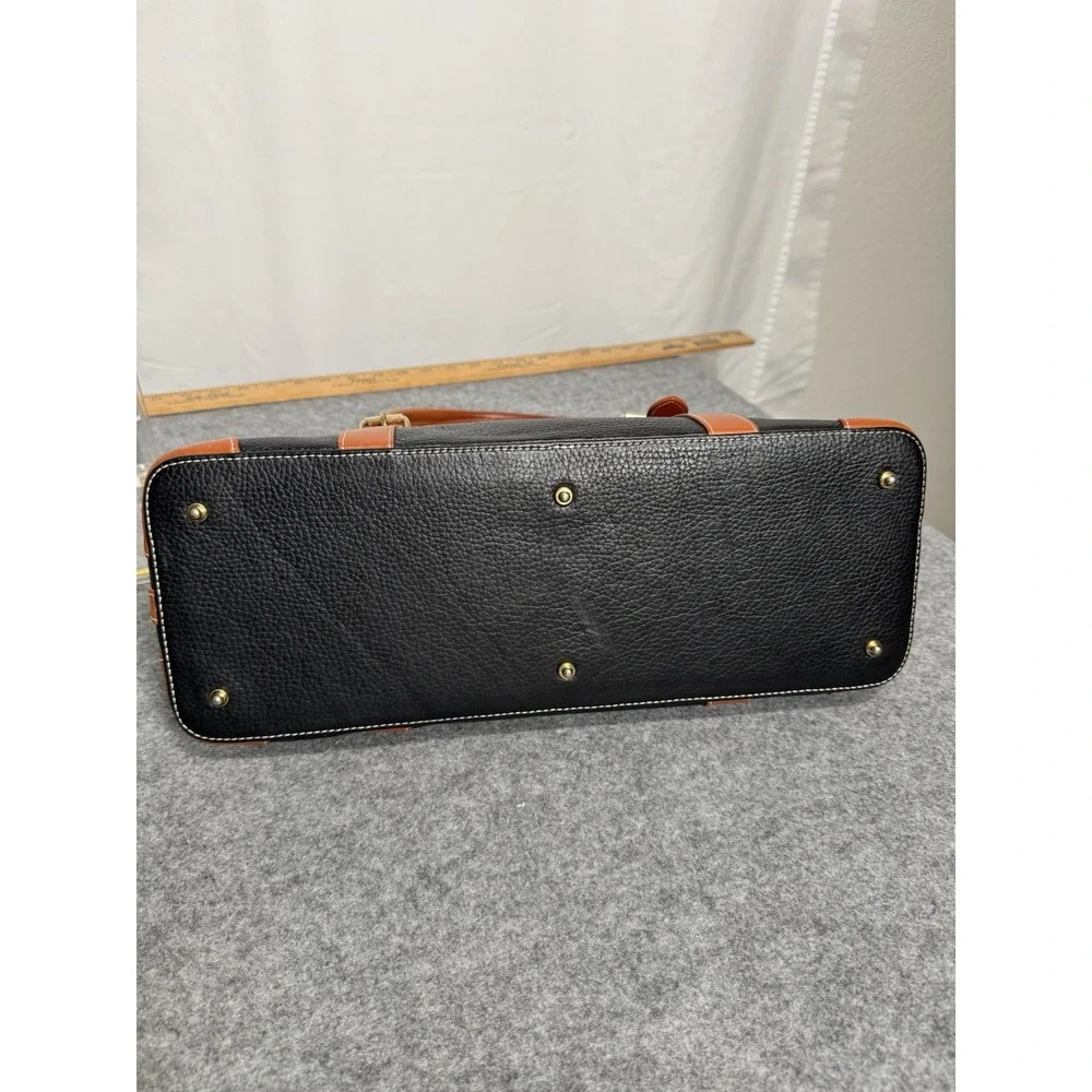 Dooney & Bourke large dooney